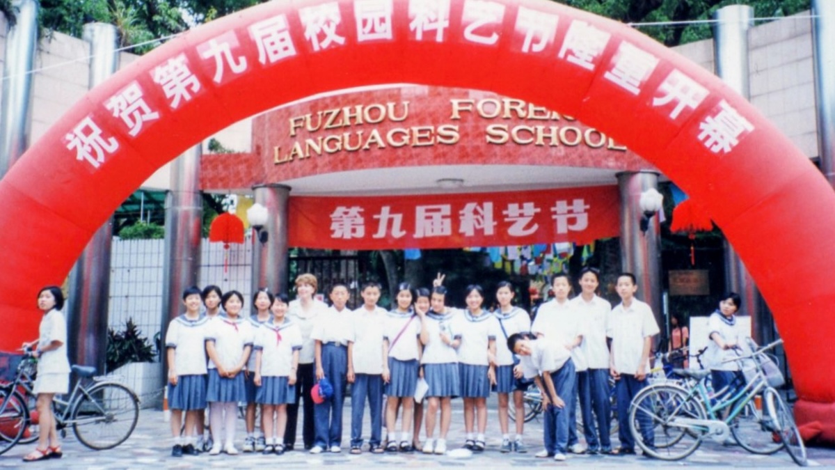 Jo Ann Walczak teaching at Fuzhou Foreign Languages School, China